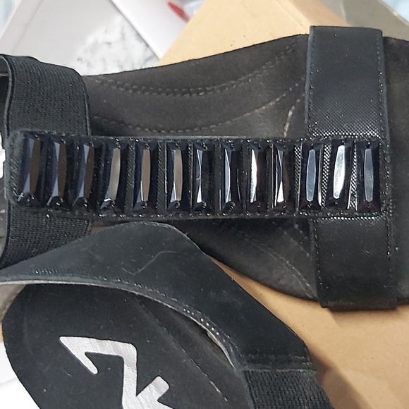 Wedge sandals by Anne Klein - Picture 5 of 6